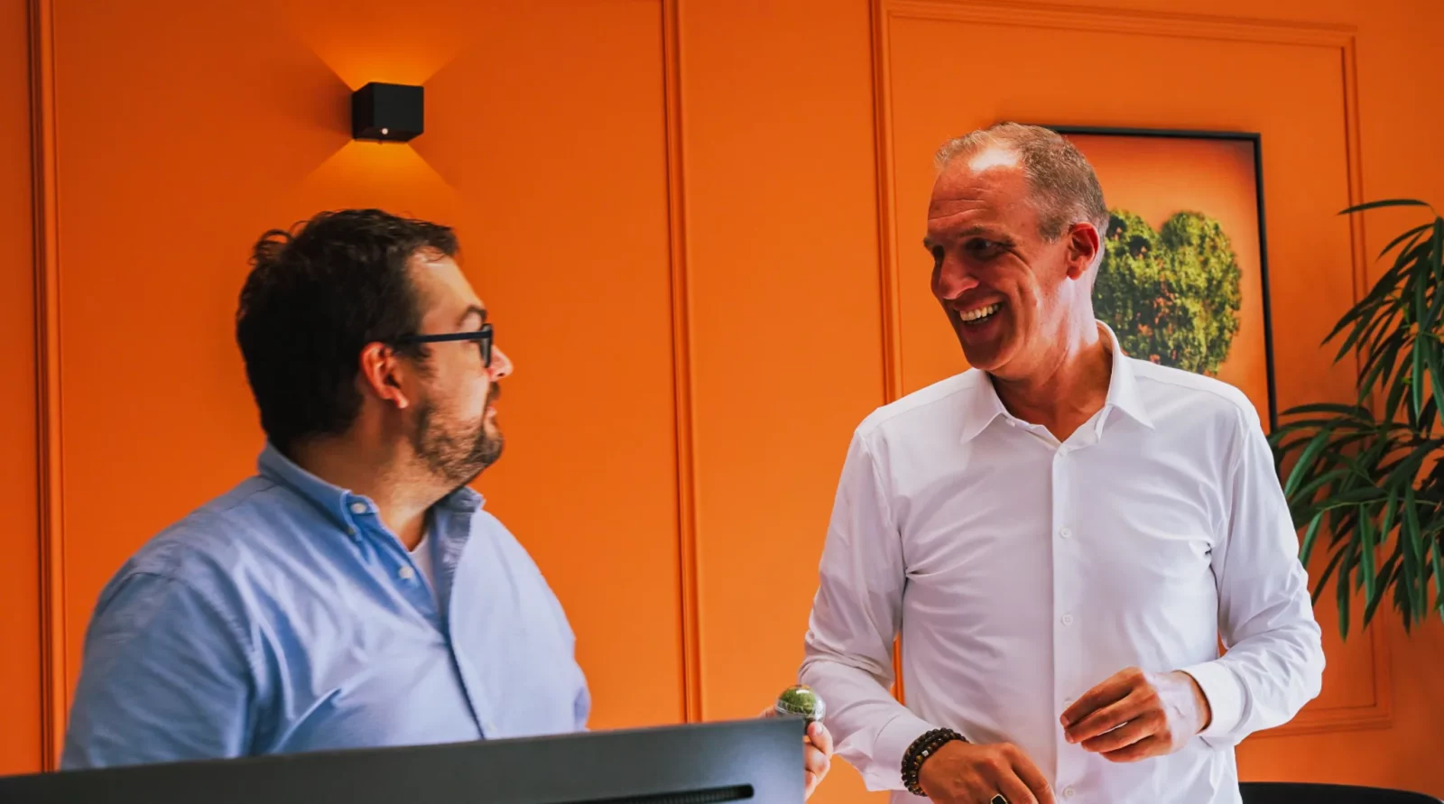 Intercedent Kenny aan het werk in Nieuw-Vennep
