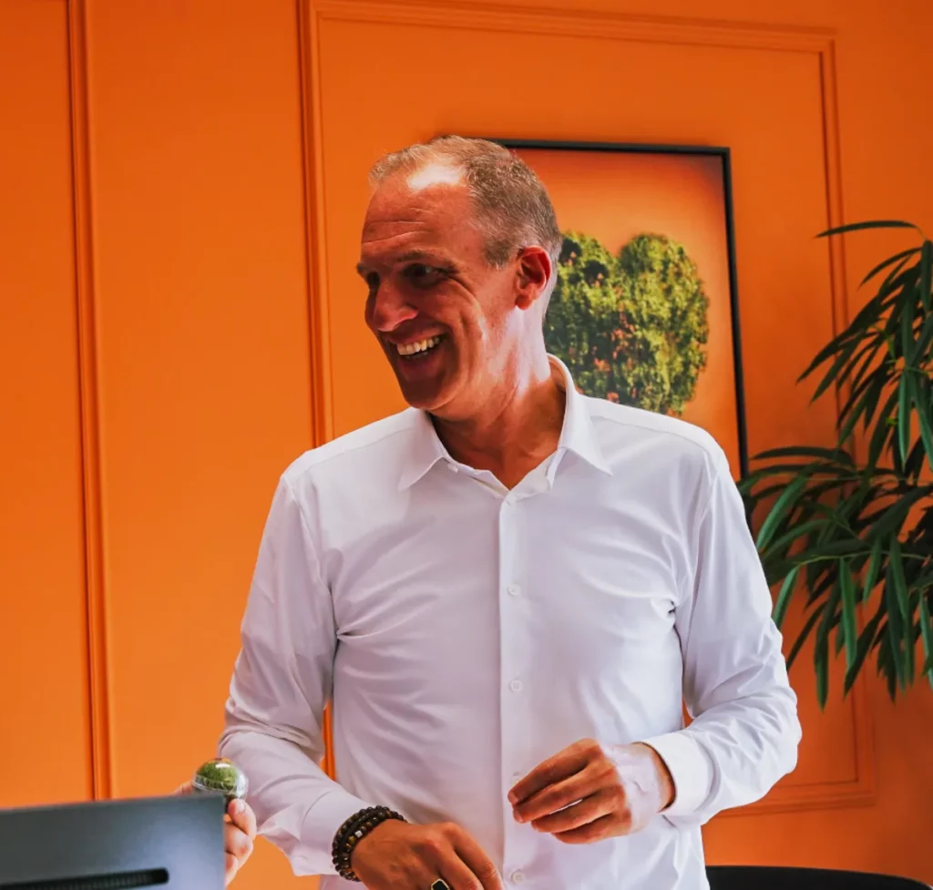 Intercedent Kenny aan het werk in Nieuw-Vennep