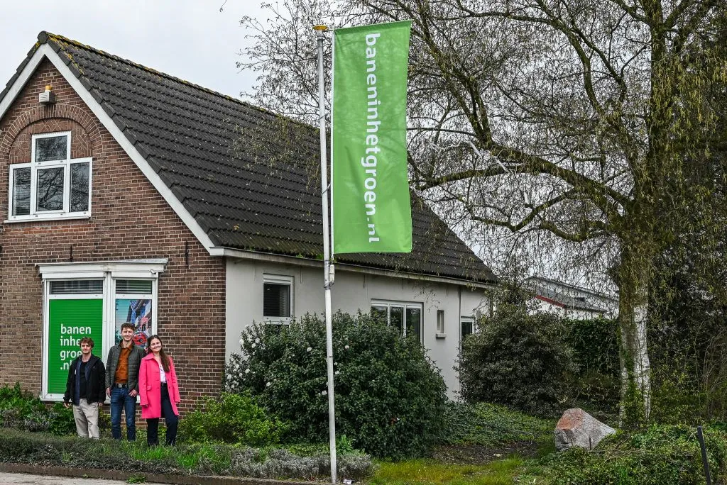 Tiffany, Rik en Bram voor het Baneninhetgroen pand