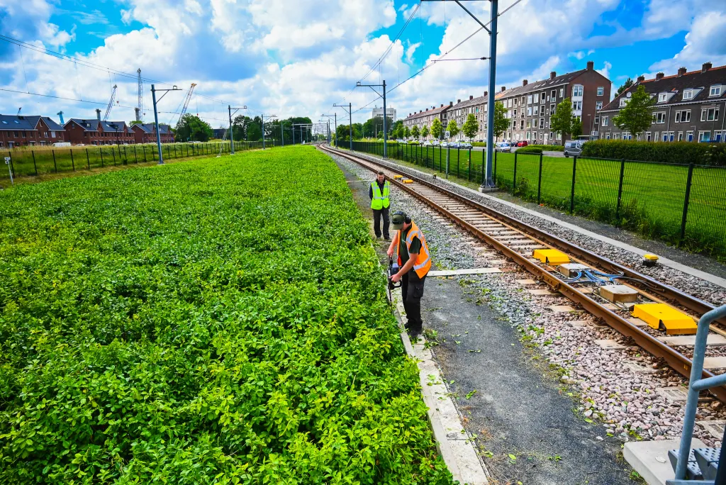 Werken als groenvoorziener langs het spoor