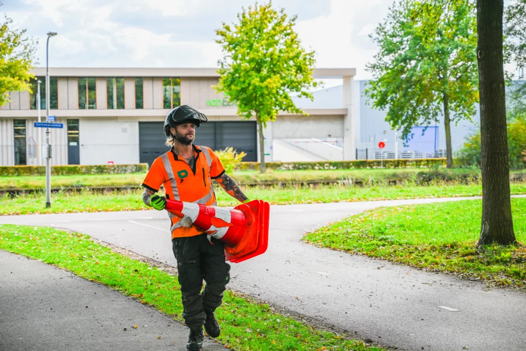 Boswachter werken in de natuur